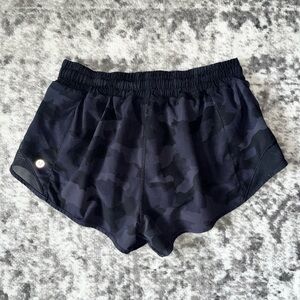 Lululemon Hotty Hot Short II *2.5"